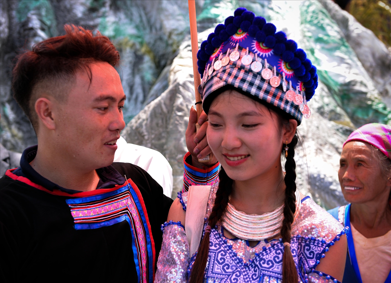 Dịp này là cơ hội để trai gái người Mông làm quen, tìm hiểu nhau…