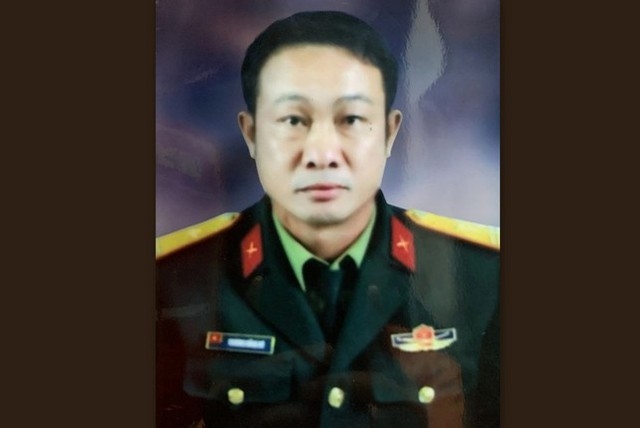 Trung tá Trương Hồng Kỳ phát hiện hai người dân đang bị sóng cuốn trôi đã bơi ra đưa các nạn nhân vào bờ và sau đó anh dũng hy sinh.