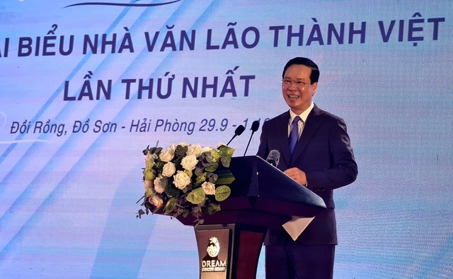 Chủ tịch nước Võ Văn Thưởng phát biểu tại Hội nghị đại biểu nhà văn lão thành Việt Nam lần thứ nhất - Ảnh: VGP