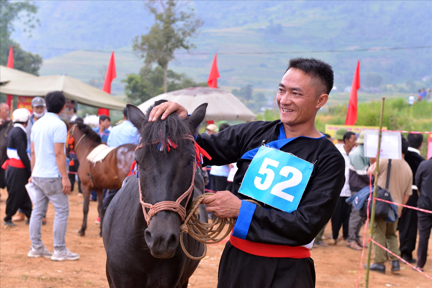 Những chú ngựa thồ tốt nhất được bà con người Mông mang đi thi đấu như để thể hiện niềm kiêu hãnh vốn có.