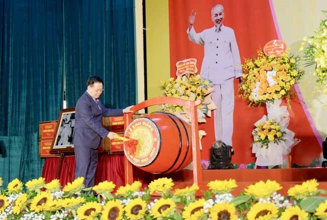 Chủ tịch Quốc hội Vương Đình Huệ đánh trống Khai giảng năm học mới 2023 - 2024
