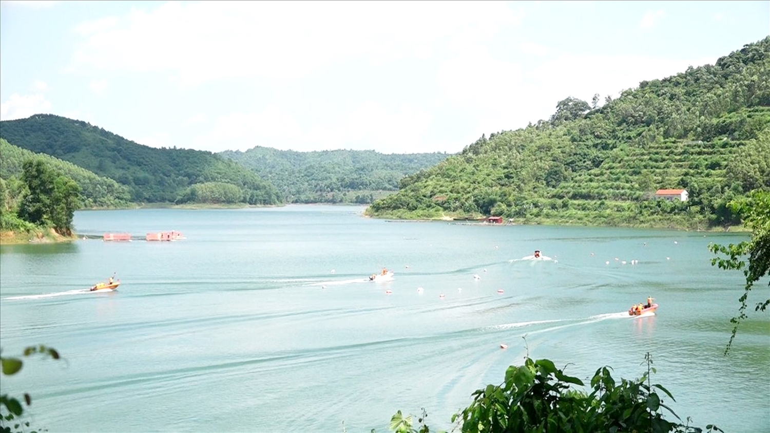 Hình ảnh diễn tập PCTT&TKCN trên hồ Cấm Sơn huyện Hữu Lũng, tỉnh Lạng Sơn