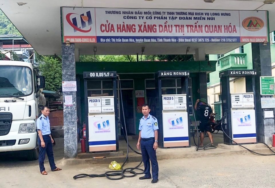 Đội Quản lý thị trường số 11 kiểm tra cửa hàng bán lẻ xăng dầu trên địa bàn các huyện Quan Hóa