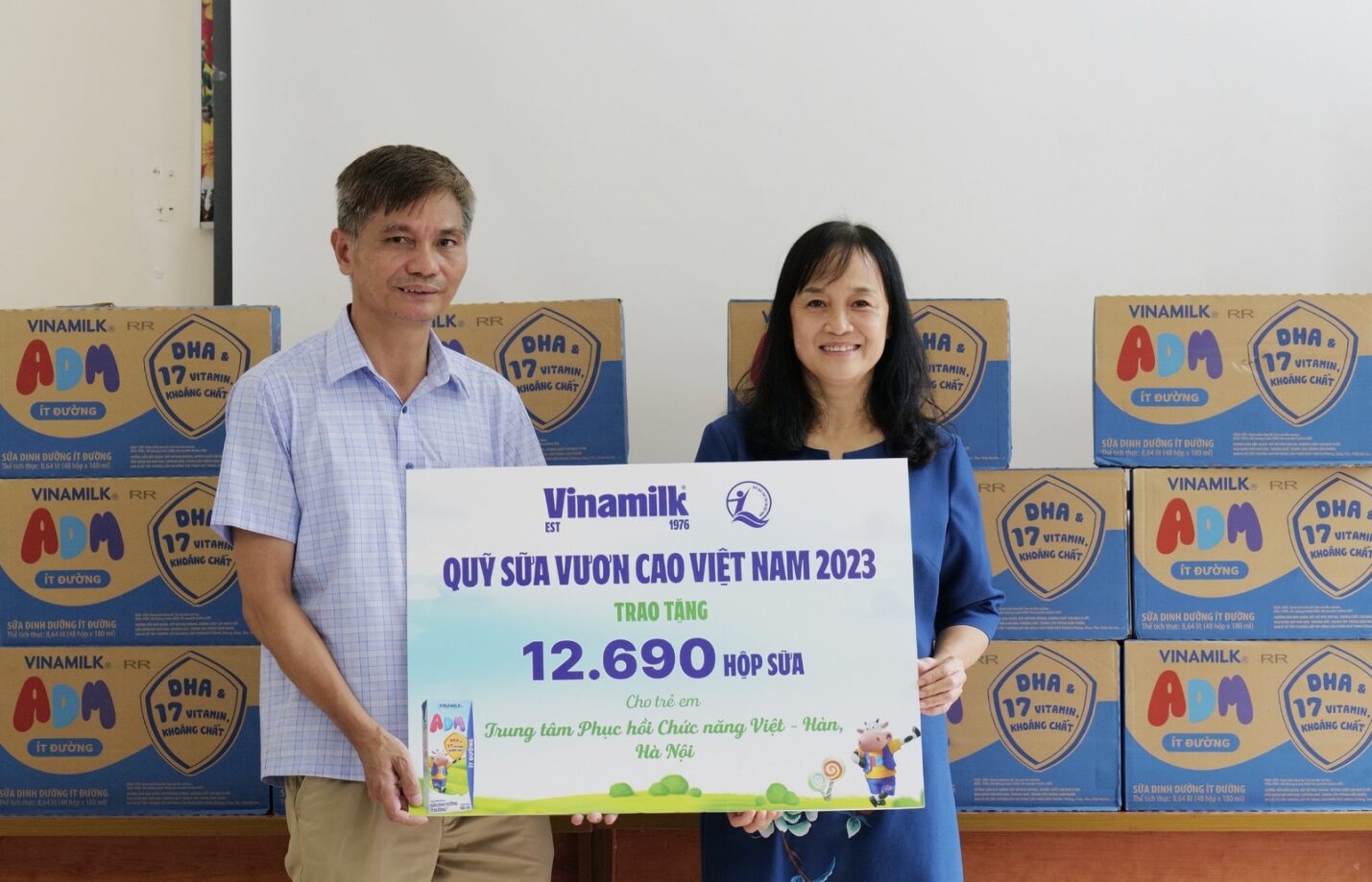 Quỹ Sữa Vươn Cao Việt Nam đến với Trung Tâm Phục hồi Chức Năng Việt - Hàn