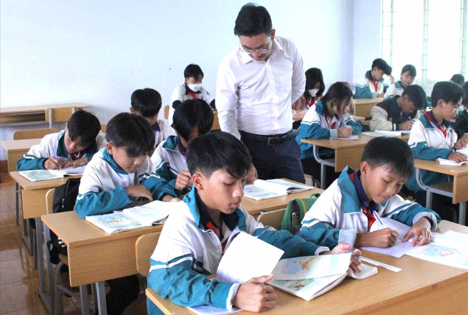 Thiếu biên chế, giáo viên nhiều trường học vùng sâu trên dịa bàn tỉnh Đắk Nông dạy thừa giờ