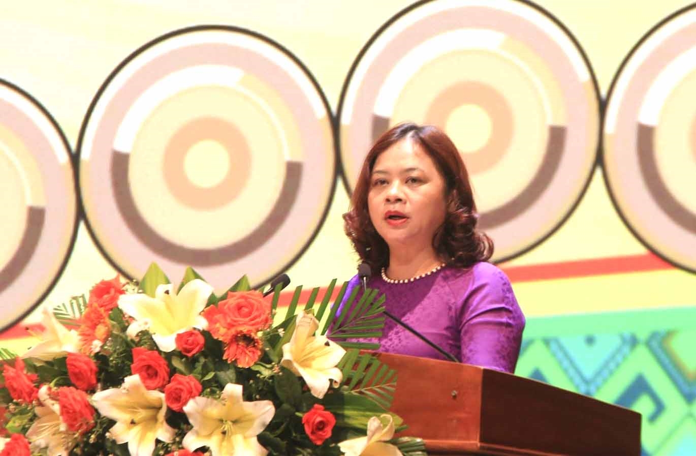 Vụ trưởng Vụ Văn hóa dân tộc (Bộ VHT&DL) Nguyễn Thị Hải Nhung phát biểu tổng kết Ngày hội