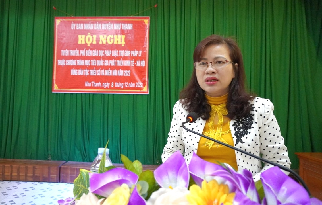 Bà Lê Ngọc Hoa, Phó Chủ tịch UBND Huyện Như Thanh phát biểu tại Hội nghị tuyên truyền, phổ biến, giáo dục pháp luật, trợ giúp pháp lý thuộc Chương trình MTQG 1719 năm 2022 