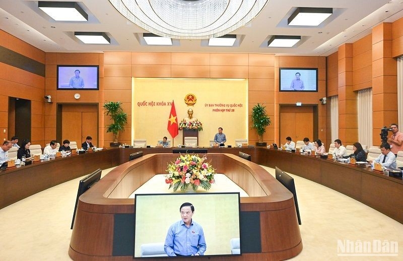 Phó Chủ tịch Quốc hội Nguyễn Khắc Định điều hành nội dung thảo luận chiều 12/9. (Ảnh: Duy Linh)