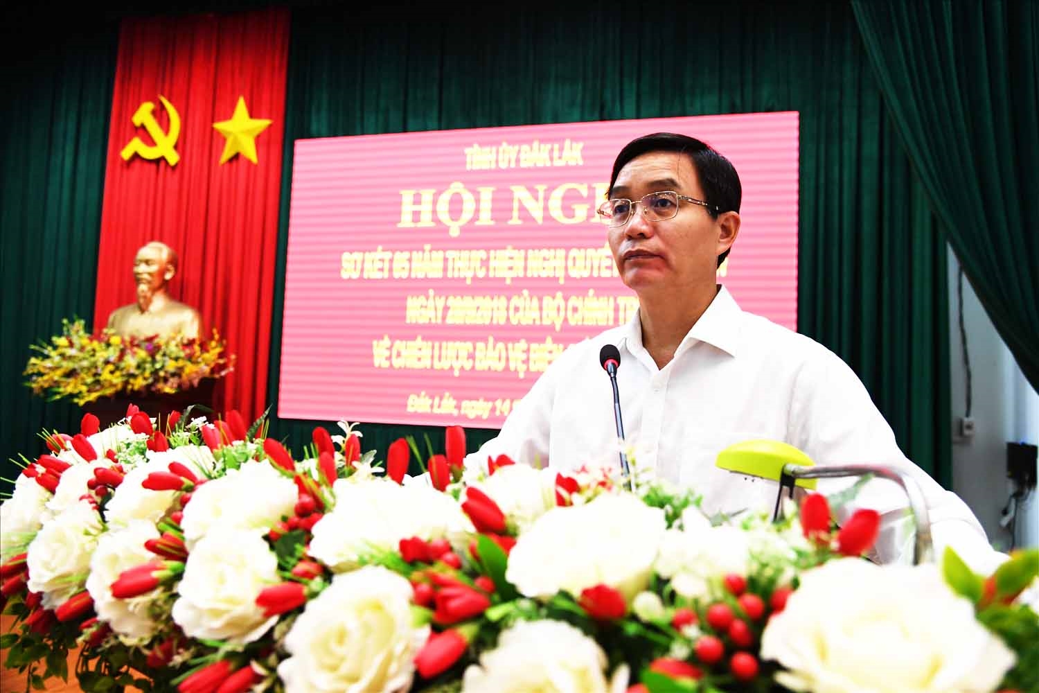 Đồng chí Nguyễn Đình Trung, Ủy viên Trung ương Đảng, Bí thư Tỉnh ủy Đắk Lắk phát biểu kết luận hội nghị
