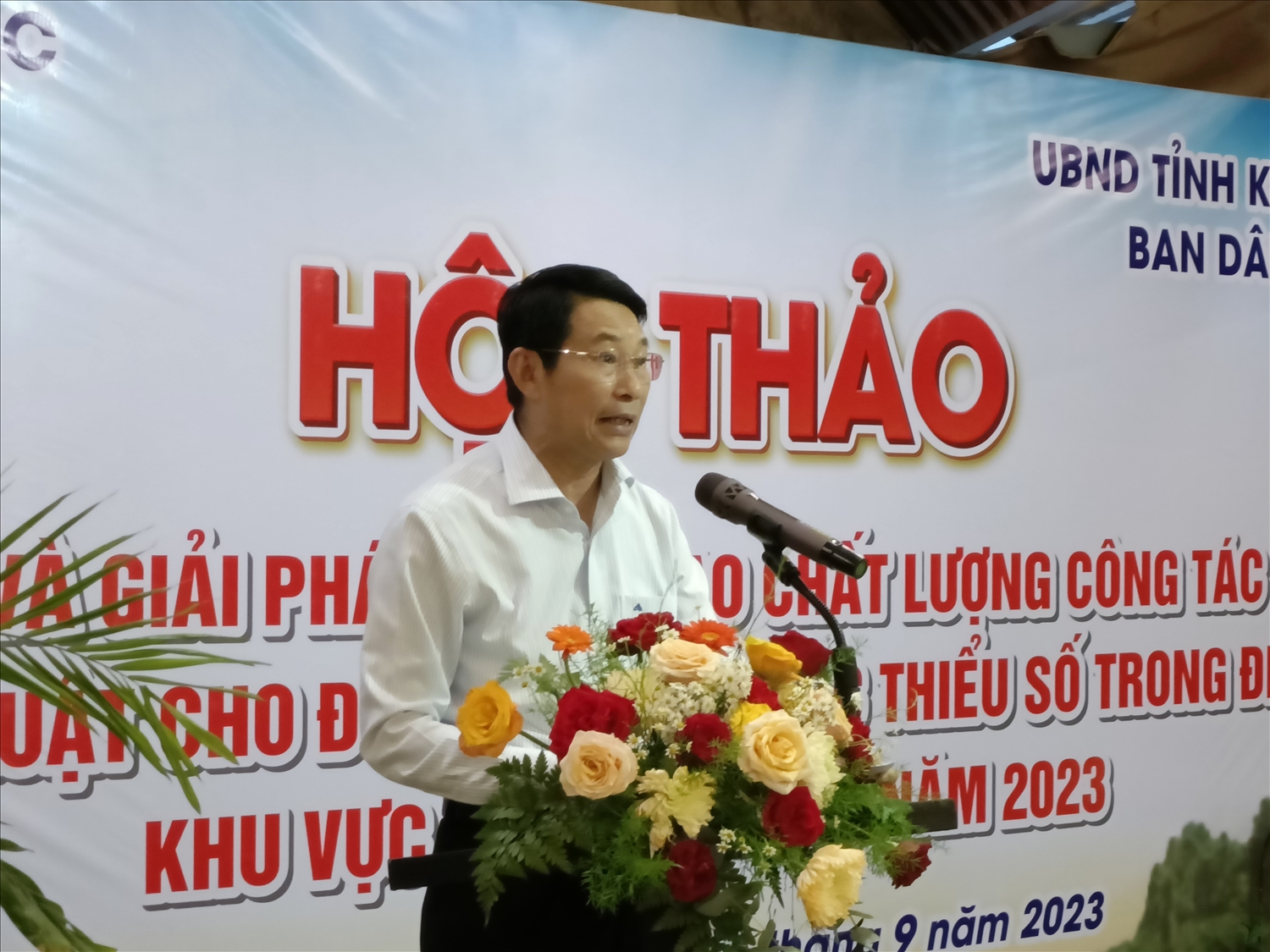 Ông Đinh Văn Thiệu, Phó chủ tịch UBND tỉnh Khánh Hòa phát biểu tại Hội thảo