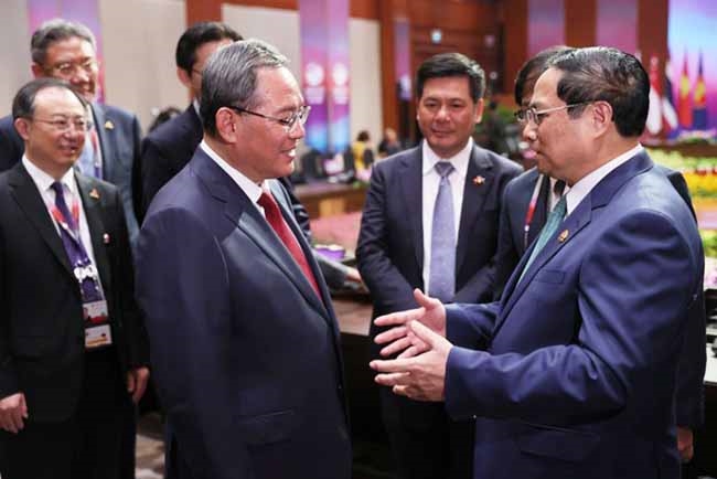 Thủ tướng Chính phủ Phạm Minh Chính gặp Thủ tướng Trung Quốc Lý Cường nhân dịp tham dự Hội nghị Cấp cao ASEAN lần thứ 43 và các hội nghị liên quan tại Jakarta (ngày 6/9/2023) - Ảnh: VGP/Nhật Bắc