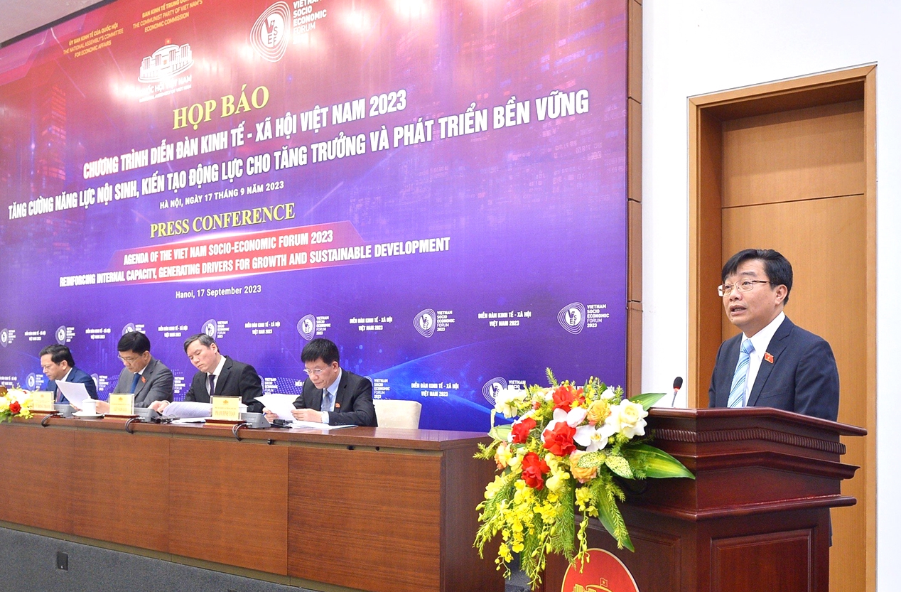 Ông Nguyễn Minh Sơn - Phó Chủ nhiệm Ủy ban Kinh tế phát biểu tại họp báo