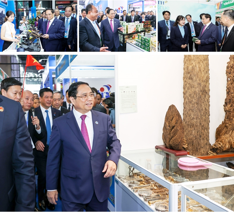 Thủ tướng tham quan các gian hàng của Việt Nam tại Hội chợ - Ảnh: VGP/Nhật Bắc