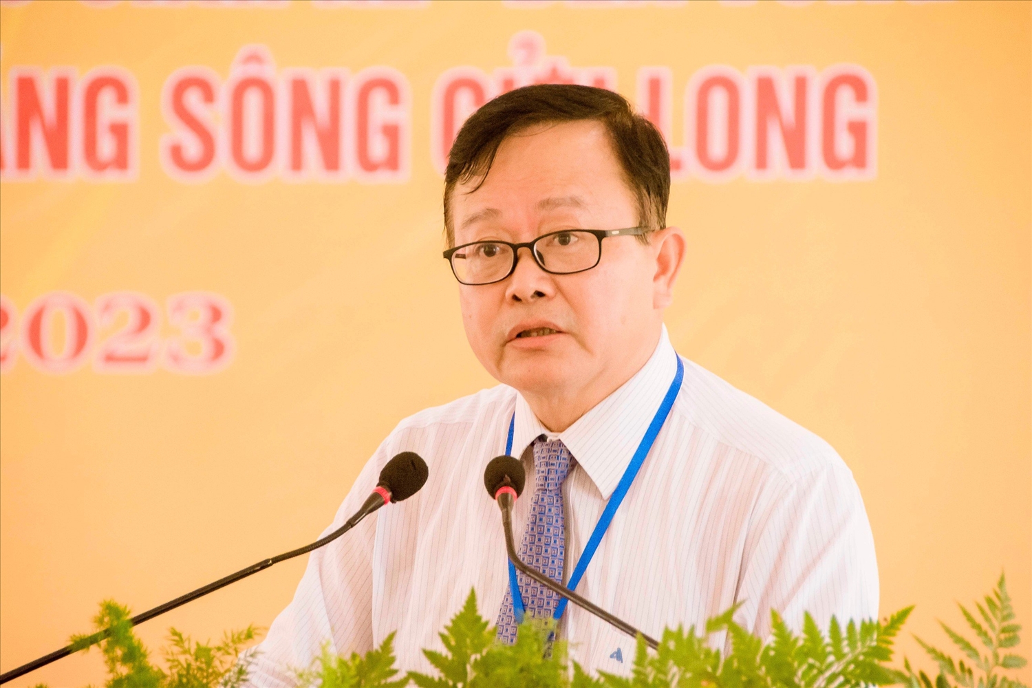 Ông Nguyễn Trung Nhân - Chủ tịch UBMTTQ Việt Nam TP. Cần Thơ báo cáo đề dẫn tại Hội thảo