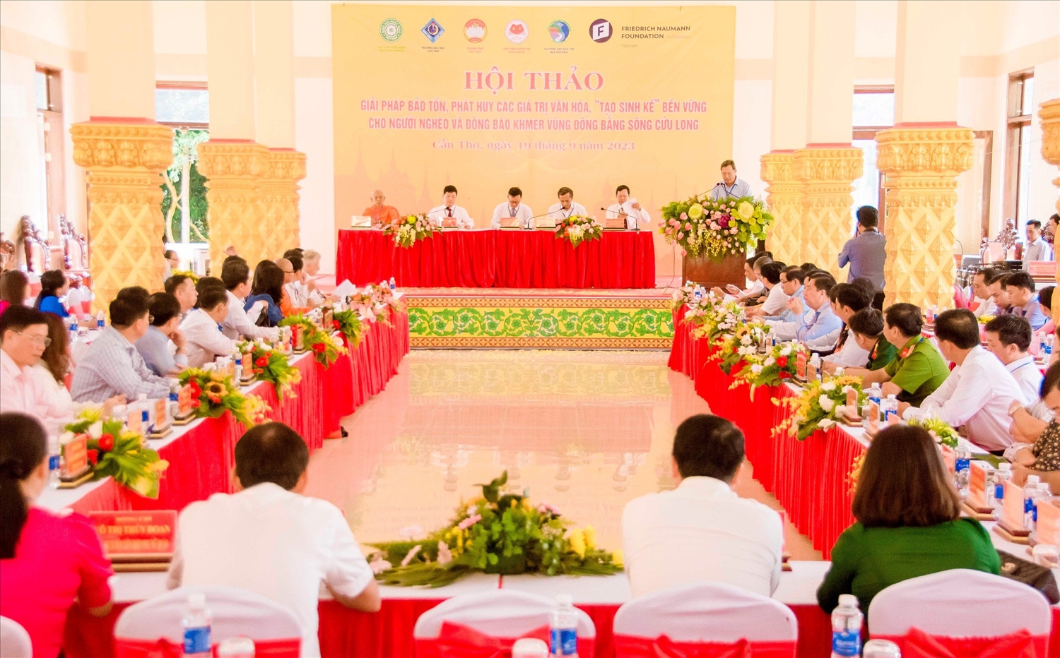  Quang cảnh Hội thảo Giải pháp bảo tồn, phát huy các giá trị văn hóa, “tạo sinh kế” bền vững cho người nghèo và đồng bào Khmer vùng ĐBSCL