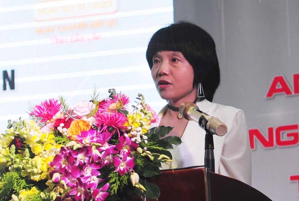 Bà Bùi Thanh Hà - Trưởng đại diện chi nhánh miền Trung - Trung tâm Ứng cứu khẩn cấp không gian mạng, Cục An toàn thông tin phát biểu tại buổi diễn tập