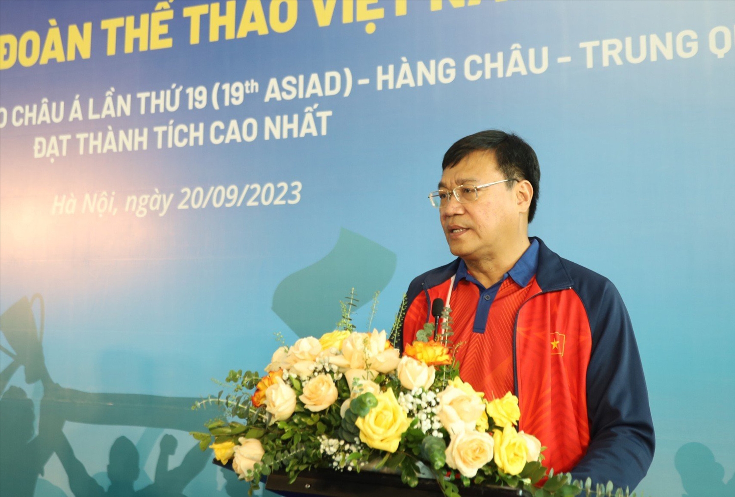 Trưởng đoàn thể thao Việt Nam tại Asiad 19 Đặng Hà Việt phát biểu tại Lễ xuất quân