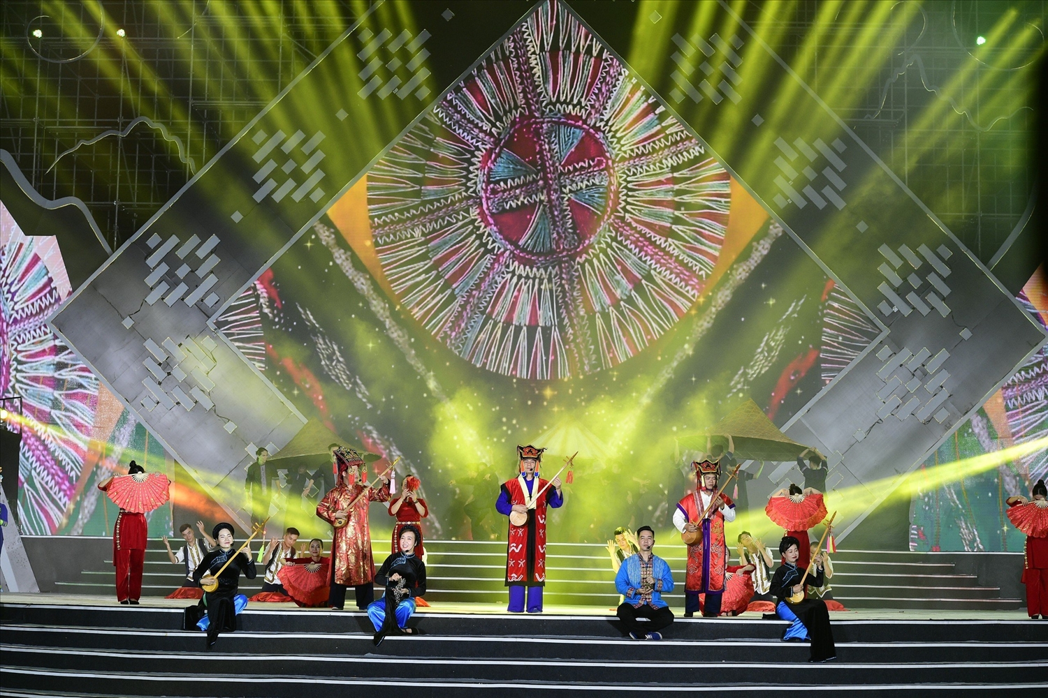 Năm nay, chương trình được tổ chức đúng vào dịp diễn ra Lễ hội Thành Tuyên , một lễ hội đặc sắc, riêng có của Tuyên Quang (Ảnh Nguyễn Việt)
