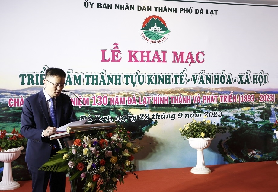 Ông Đặng Quang Tú – Chủ tịch UBND TP. Đà Lạt phát biểu tại Lễ khai mạc triển lãm