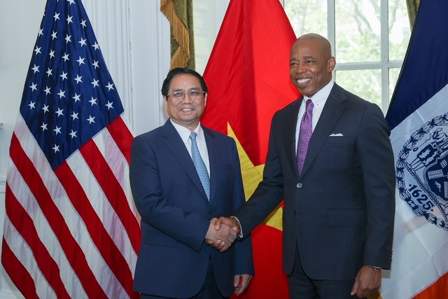 Thủ tướng Phạm Minh Chính gặp Thị trưởng thành phố New York Eric Adams - Ảnh: VGP/Nhật Bắc