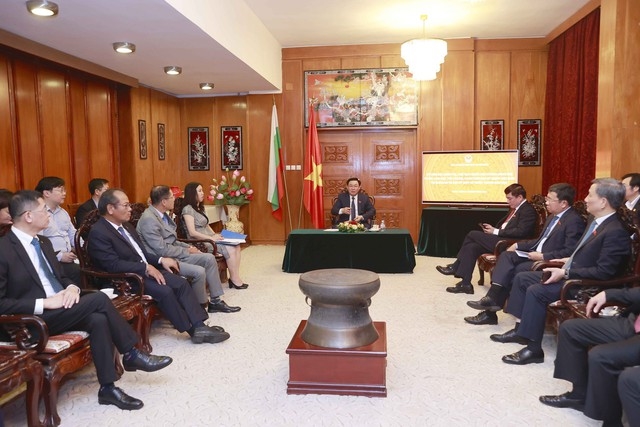 Chủ tịch Quốc hội gặp mặt một số Đại sứ Việt Nam tại các nước châu Âu - Ảnh: Quochoi.vn