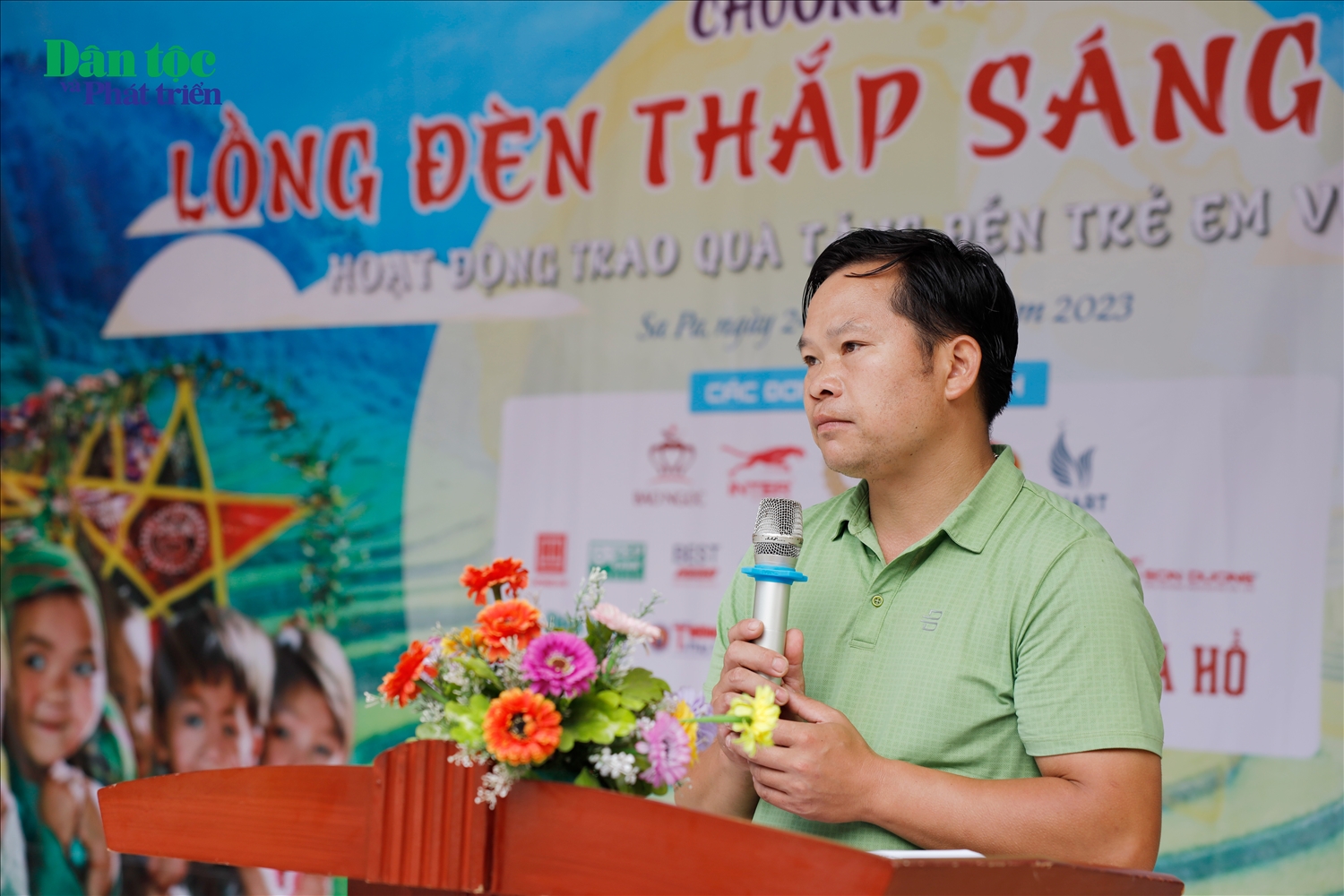 Ông Phàn Phù Seng - chủ tịch UBND xã Liên Minh phát biểu cảm ơn đoàn thiện nguyện