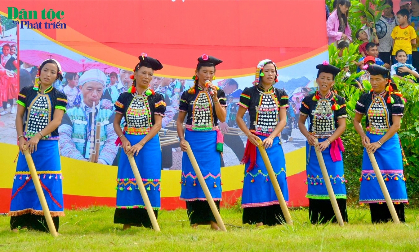 Dân tộc Si La - một trong số dân tộc ít người ở Lai Châu có nhiều nét văn hóa, tín ngưỡng độc đáo thể hiện qua các nghi lễ, điệu múa… 