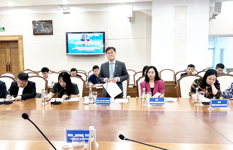 Phó Chủ tịch UBND tỉnh Quảng Ninh Bùi Văn Khắng phát biểu tại buổi làm việc