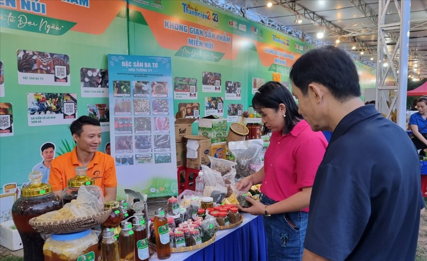 Nhiều hoạt động giới thiệu sản phẩm được chính quyền tỉnh Quảng Ngãi hỗ trợ cho các HTX.