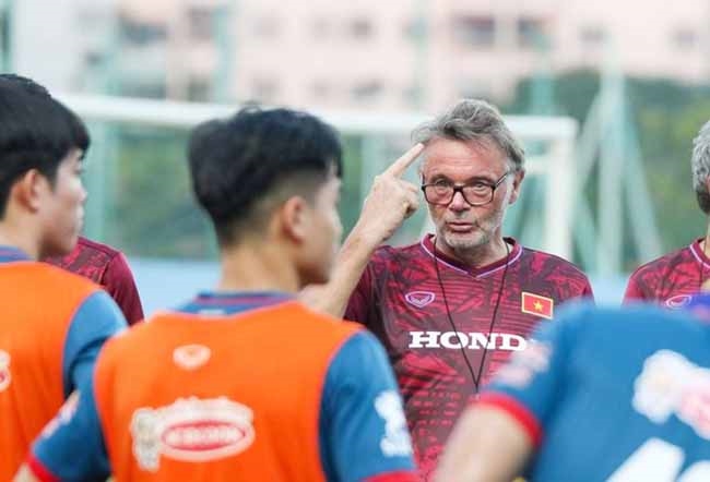 HLV Troussier sẵn sàng cho thử thách tiếp theo với U23 Việt Nam 