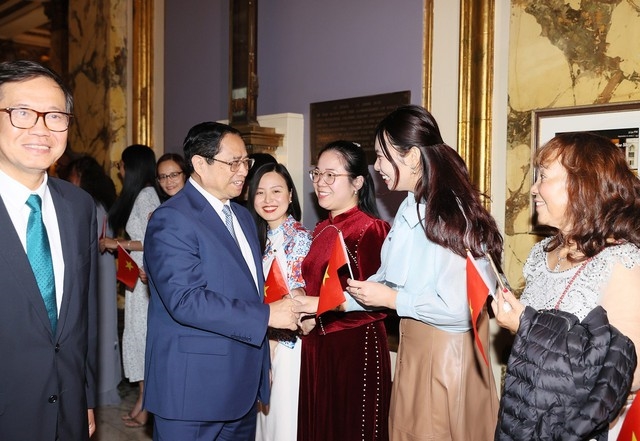 Kiều bào Việt Nam tại San Francisco, Hoa Kỳ đón Thủ tướng Phạm Minh Chính và đoàn đại biểu cấp cao Việt Nam - Ảnh: VGP/Nhật Bắc