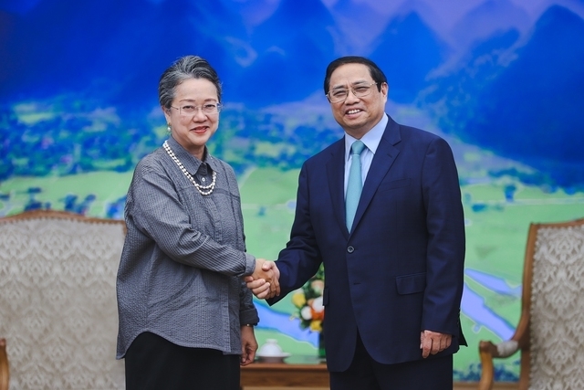 Thủ tướng Phạm Minh Chính và bà Armida Salsiah Alisjahbana, Phó Tổng Thư ký Liên Hợp Quốc kiêm Thư ký Điều hành ESCAP - Ảnh: VGP/Nhật Bắc