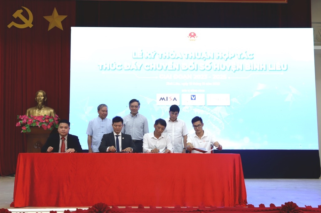 Huyện Bình Liêu ký kết thỏa thuận hợp tác với các đơn vị hỗ trợ thúc đẩy chuyển đổi số tại địa phương