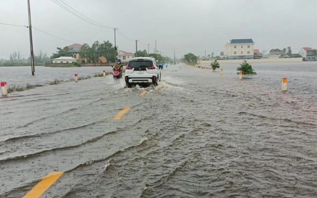 (Tổng hợp) Các tỉnh, thành phố từ Thanh Hóa đến Quảng Ngãi chủ động ứng phó với mưa lớn, ngập lụt, nguy cơ lũ quét, sạt lở đất 1