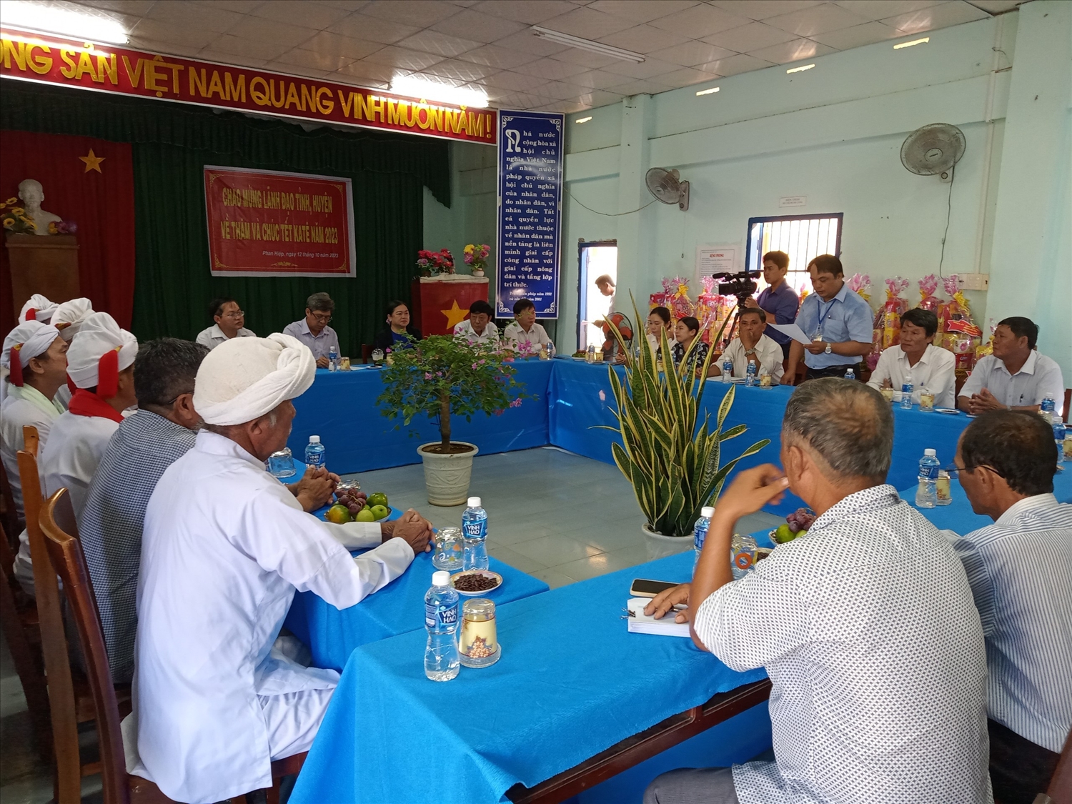 Đồng chí Nguyễn Minh, Phó Chủ tịch UBND tỉnh Bình Thuận thăm, chúc Tết Katê tại xã Phan Hiệp 