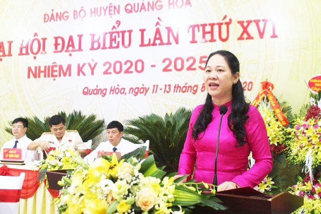 Bà Nông Thị Hà tại Đại hội Đại biểu Đảng bộ huyện Quảng Hòa, tỉnh Cao Bằng lần thứ XVI