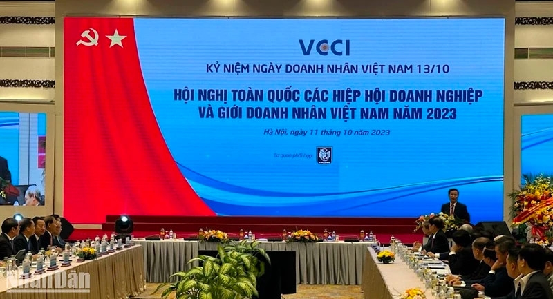 Đội ngũ doanh nhân Việt Nam cần tiếp tục có thêm những đóng góp quan trọng cho sự phát triển, lớn mạnh của nền kinh tế đất nước (Ảnh: Báo Nhân dân)