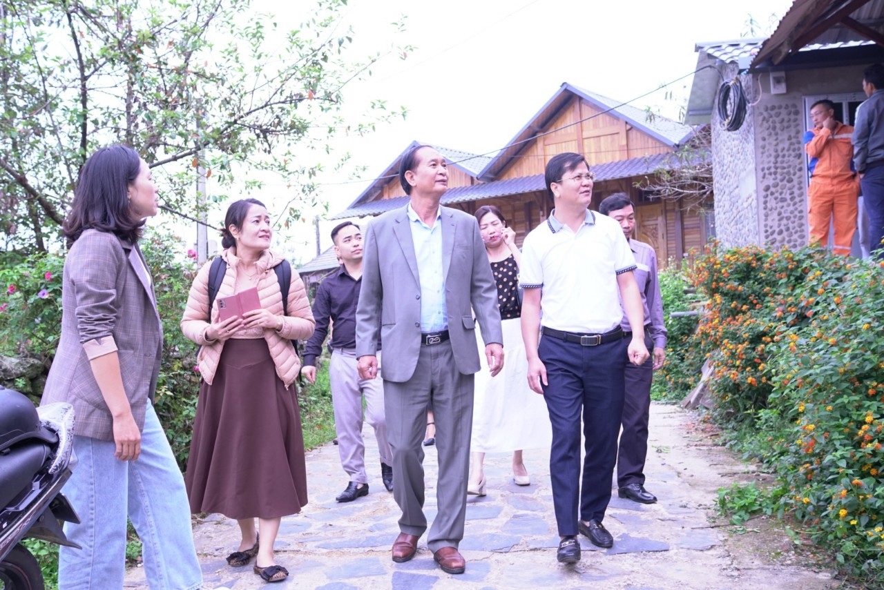 Đoàn công tác tỉnh Quảng Ngãi đi khảo sát học tập mô hình du lịch cộng đồng phát triển kinh tế - xã hội nhằm xóa đói, giảm nghèo, giảm thiểu tảo hôn và hôn nhân cận huyết thống tại huyện Tam Đường, tỉnh Lai Châu.