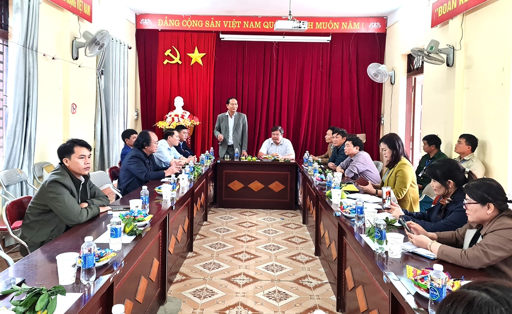 Ông Đỗ Minh Hải - Phó Trưởng Ban Dân tộc tỉnh Quảng Ngãi phát biểu tại buổi làm việc với xã Tả Van, Thị xã Sa Pa, tỉnh Lào Cai.