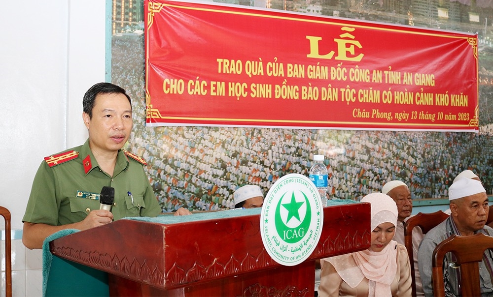 Đại tá Nguyễn Thanh Hà, Phó Giám đốc Công an tỉnh phát biểu tại buổi lễ