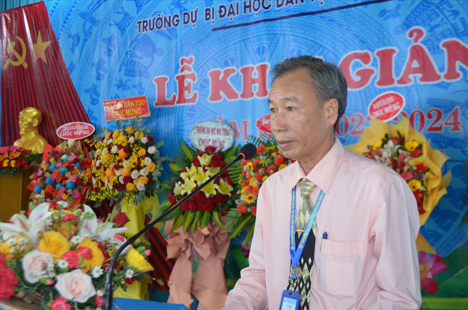 Ông Hoàng Trọng Ngô, Quyền hiệu trưởng Trường Dự bị Đại học Dân tộc Trung ương Nha Trang phát biểu tại Lễ khai giảng 