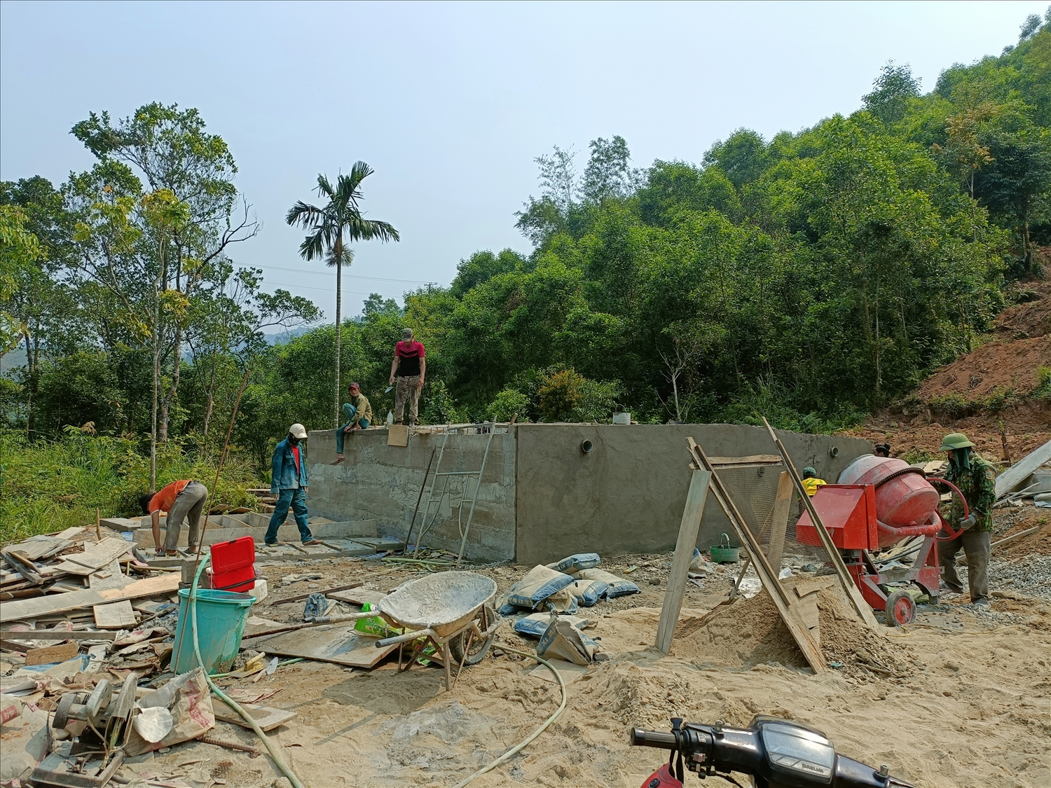 Xây dựng công trình nước sinh hoạt tập trung cho người dân miền núi Quảng Ngãi