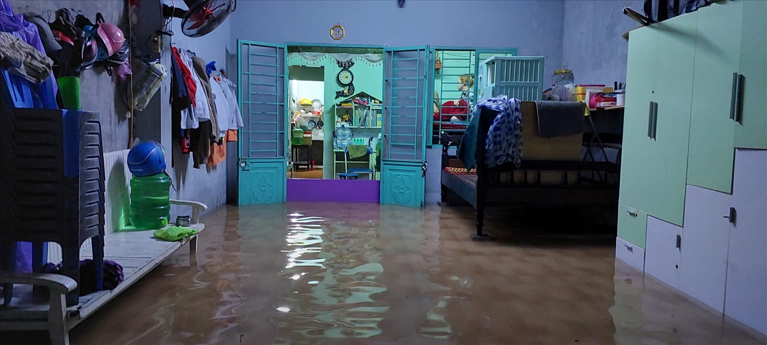 Nhiều nhà dân ở Đà Nẵng ngập nước
