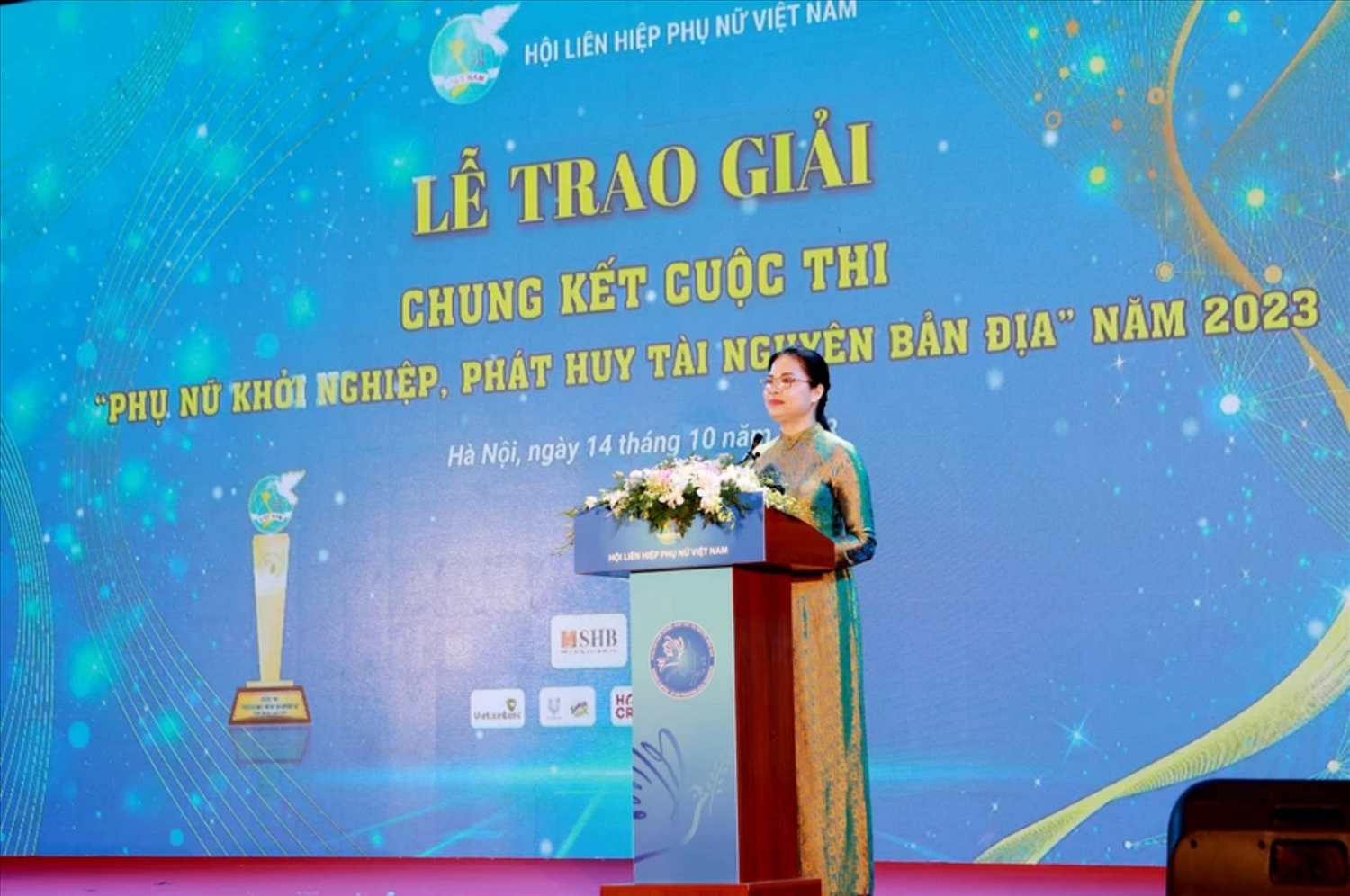 Bà Hà Thị Nga, Ủy viên Trung ương Đảng, Chủ tịch Hội Liên hiệp Phụ nữ Việt Nam phát biểu tại lễ trao giải