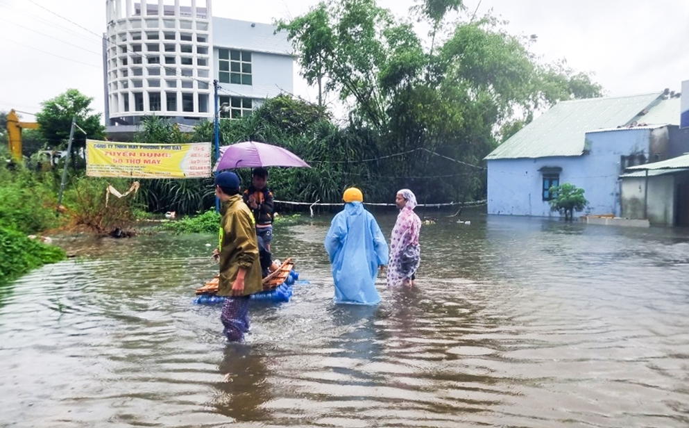 Mưa lớn trong những ngày qua khiến cho nhiều nơi ở TP.Tam Kỳ (Quảng Nam) bị ngập nước
