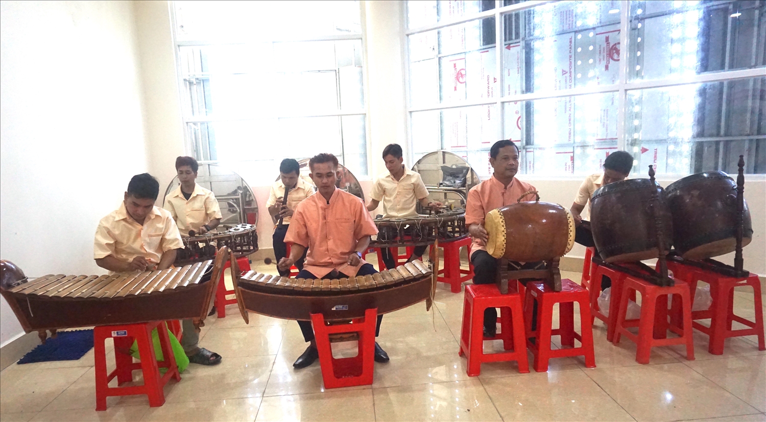 Dàn nhạc ngũ âm luôn có mặt biểu diễn tại các Lễ, Hội của đồng bào Khmer