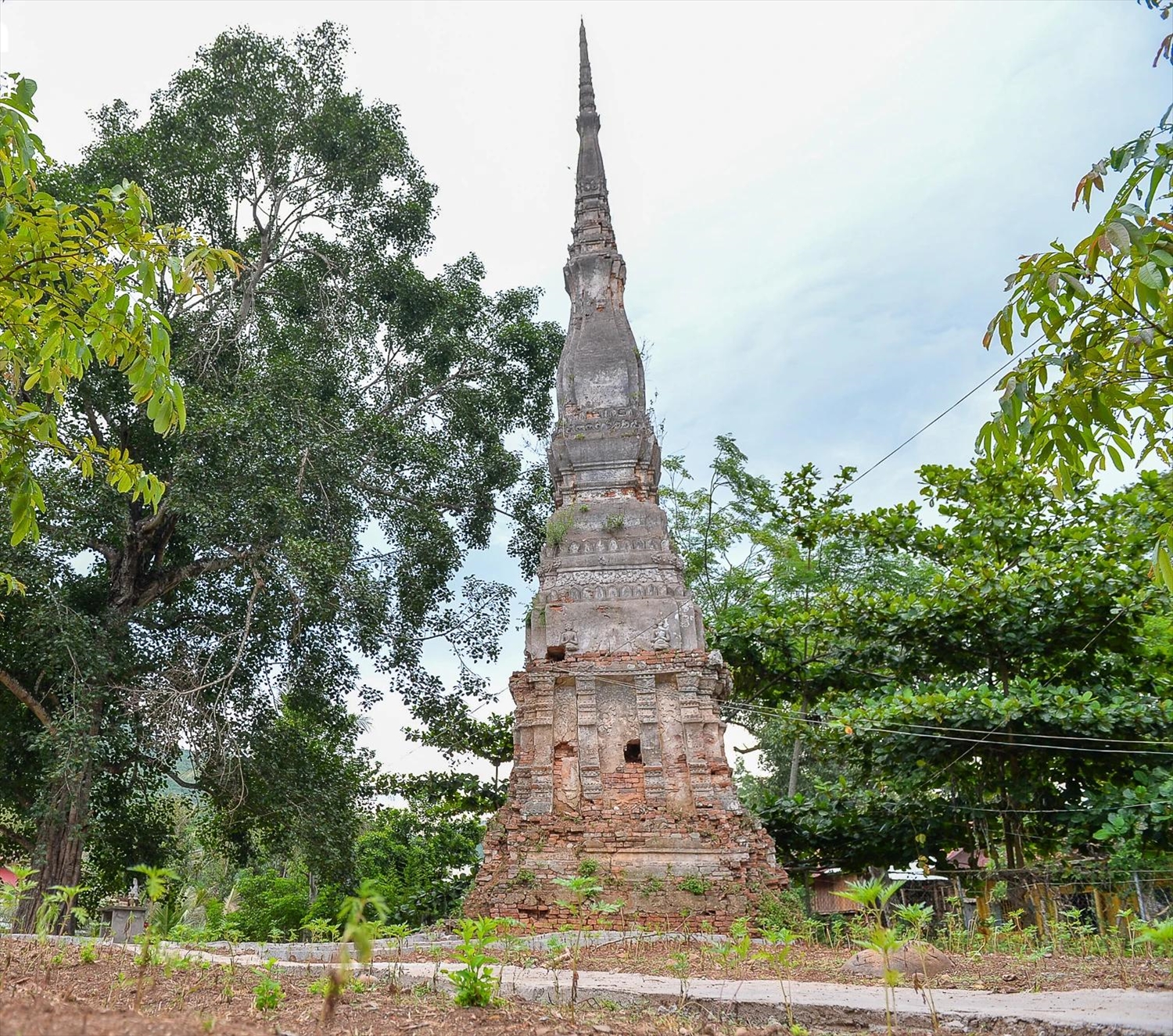 Huyền bí tháp cổ Yên Hòa bên dòng Nậm Nơn