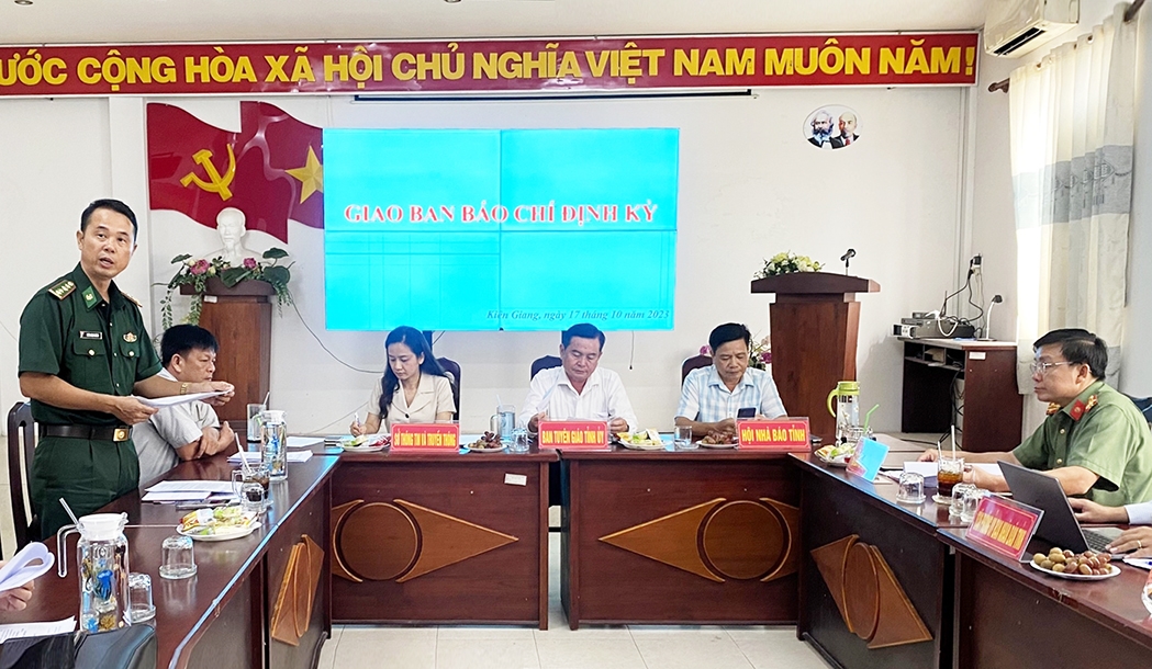 Đại tá Doãn Đình Tránh - Phó Chính ủy, Bộ Chỉ huy Bộ Đội Biên Phòng tỉnh Kiên Giang cũng cung cấp cho báo chí