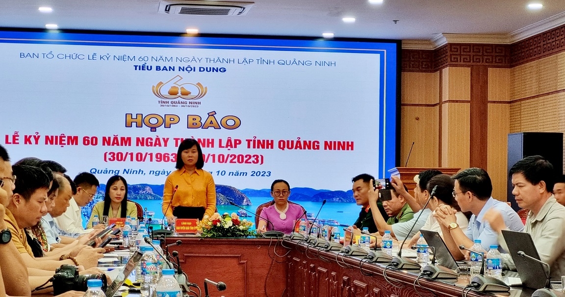 Phó trưởng ban Ban Tuyên giáo Tỉnh ủy Quảng Ninh Phạm Thùy Dương phát biểu tại buổi họp báo
