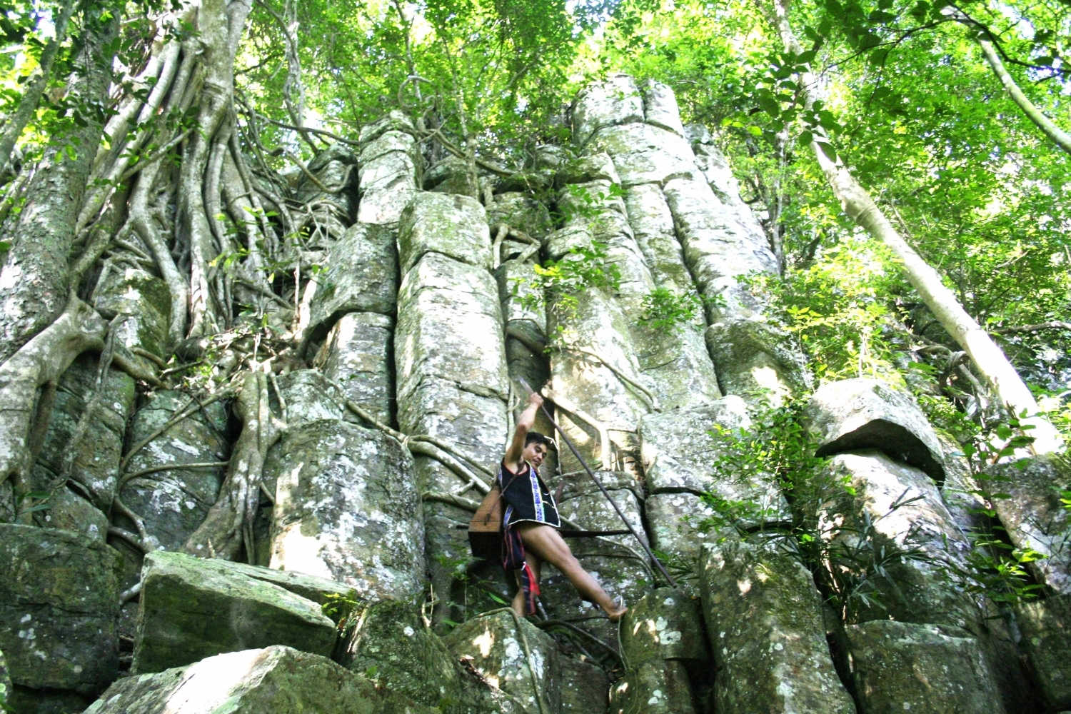 Thành đá cổ Tà Kơn cũng là một điểm thu hút khách du lịch đến khám phá
